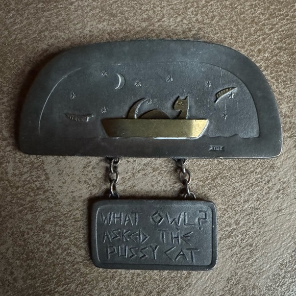 Rare Vintage Stamped‎ TMF “What Owl Asked the Cat” Brooch - Picture 1 of 3